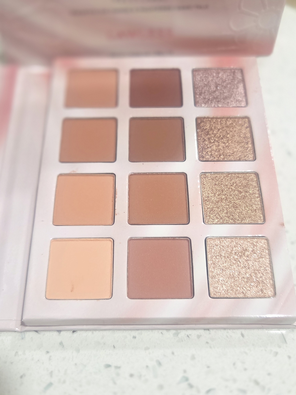 Dreamy Daisy By Lawless~~Neutral Matte & Shimmer Eyeshadow Palette